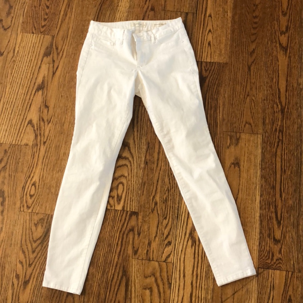 Women’s Jessica Simpson white jeans.